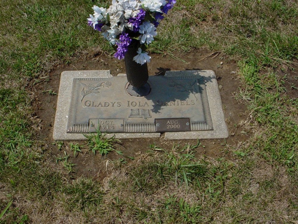  Gladys Iola Daniels