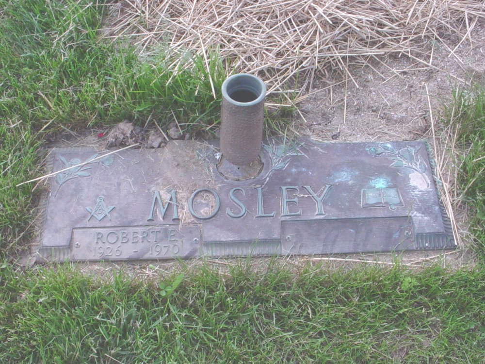  Robert E. Mosley